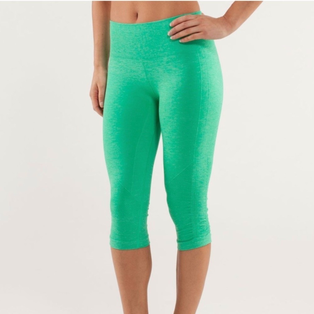 lululemon athletica l In The Flow Crop Ribbed Ruched Leggings Size 6 Green